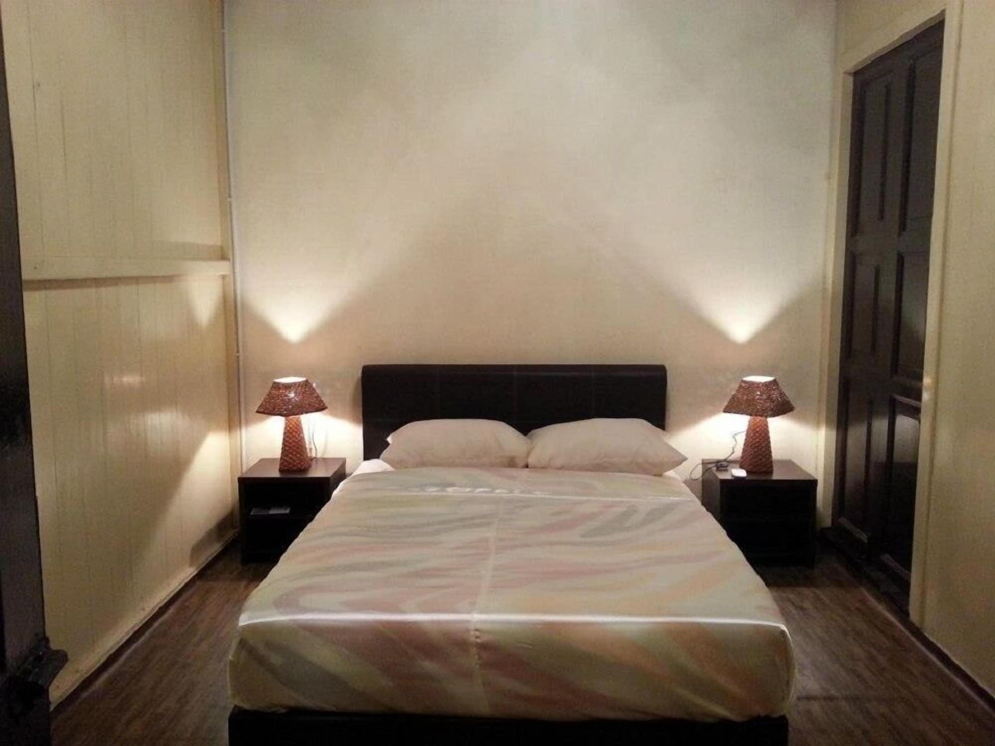 มุนตรี เฮาส์ Hotel จอร์จทาวน์ ภายนอก รูปภาพ