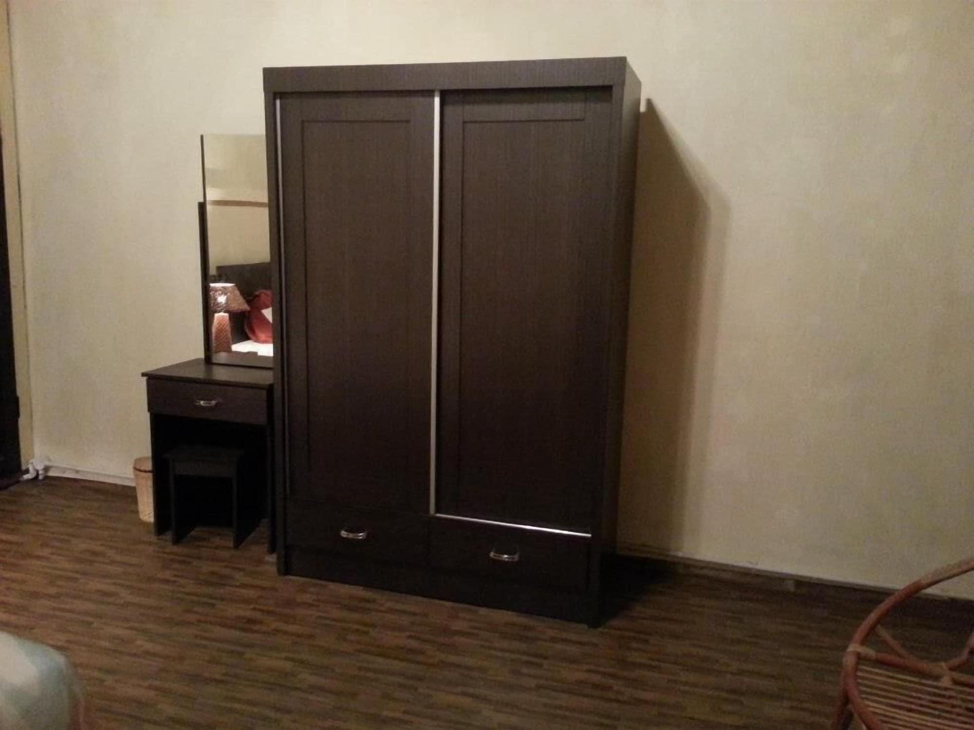 มุนตรี เฮาส์ Hotel จอร์จทาวน์ ภายนอก รูปภาพ