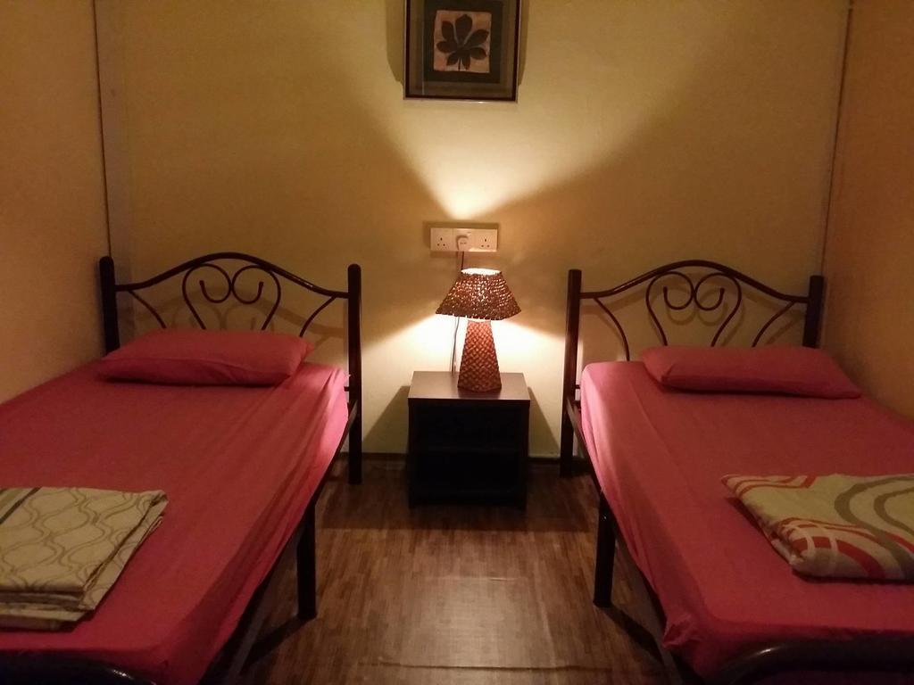 มุนตรี เฮาส์ Hotel จอร์จทาวน์ ภายนอก รูปภาพ