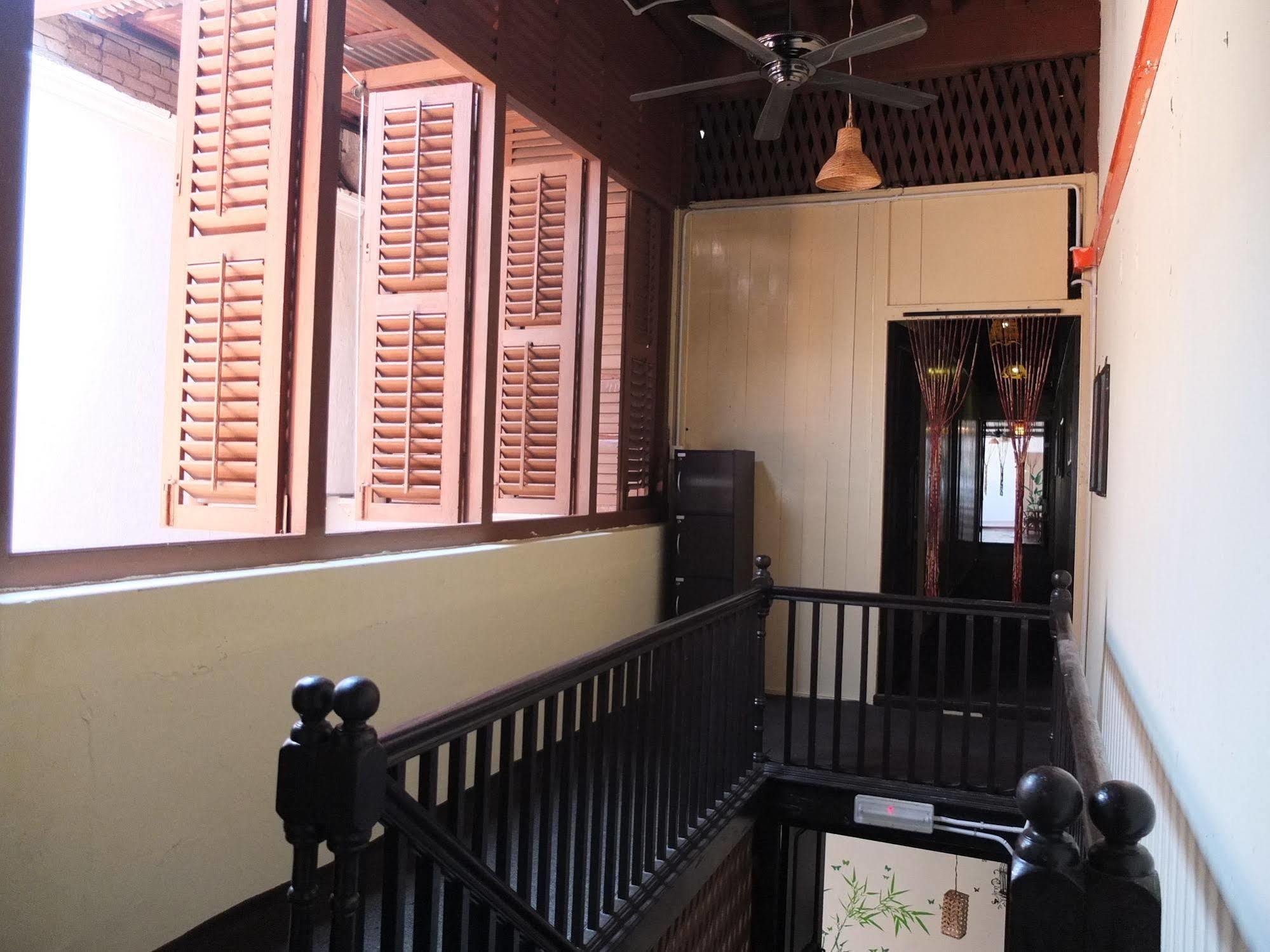 มุนตรี เฮาส์ Hotel จอร์จทาวน์ ภายนอก รูปภาพ