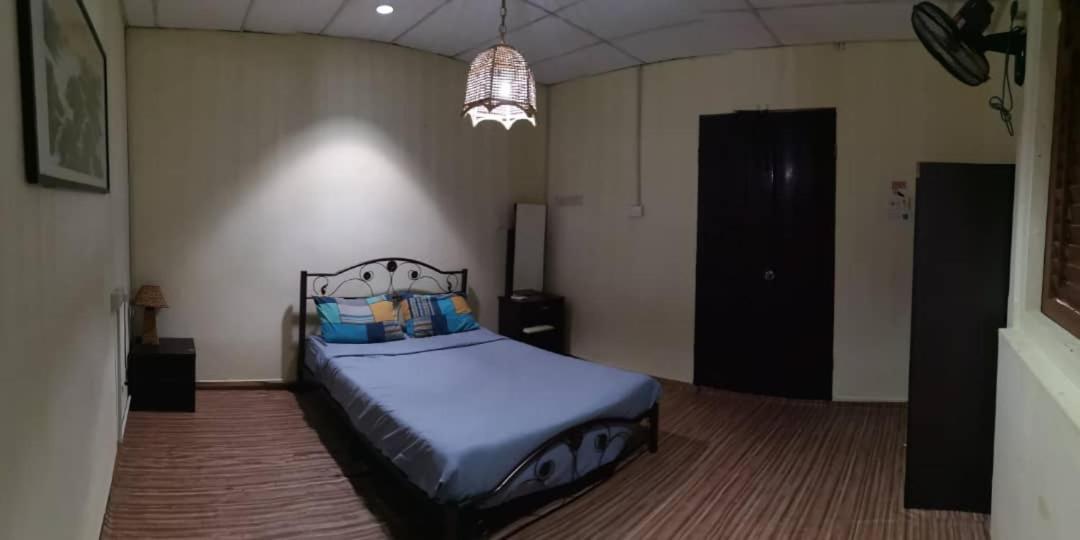 มุนตรี เฮาส์ Hotel จอร์จทาวน์ ภายนอก รูปภาพ